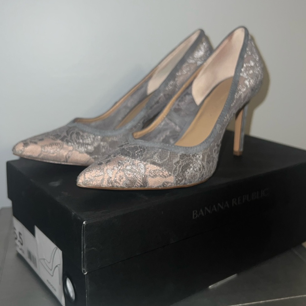 Banana Republic Gray Lace Pumps